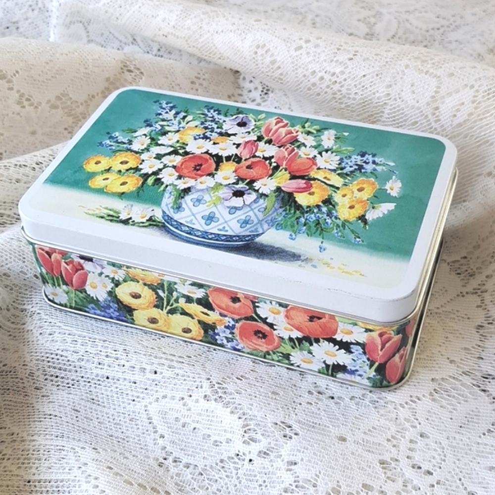 Small Vintage Tin Metal Hinged Storage Box Floral Bouquet Made in England